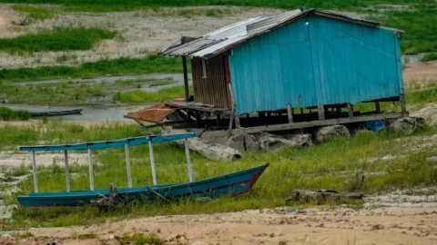 Ribeirinhos no Amazonas reclamam de falta de assistência durante seca 2 Ribeirinhos no Amazonas reclamam de falta de assistência durante seca