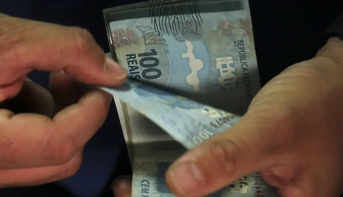Mutirão do Desenrola Brasil renegocia R$ 433 milhões em um único dia 1 Cerca de 72 mil pessoas renegociaram R$ 433 milhões em dívidas no Dia D – Mutirão Desenrola