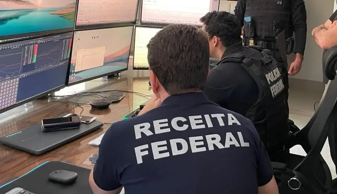 PF faz operação contra remessa ilegal de dinheiro para o exterior 1 A Receita Federal em São Paulo e a Polícia Federal (PF) em Campinas deflagraram hoje (22) uma operação para desarticular a atuação