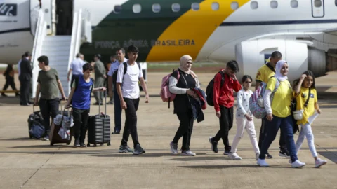 Voo com brasileiros repatriados da Cisjordânia pousa em Brasília 10 Voo com brasileiros repatriados da Cisjordânia pousa em Brasília