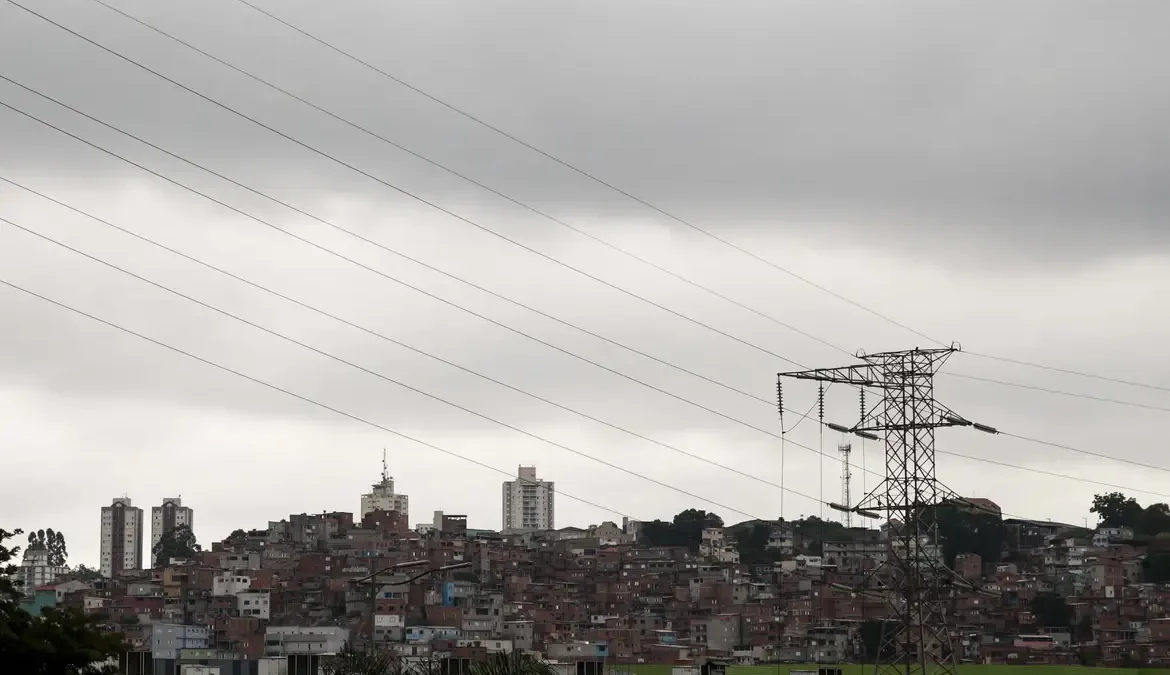 Defesa Civil emite alerta para chuva intensa em São Paulo 1 Até sábado (25), o estado de São Paulo está em alerta para fortes chuvas, conforme classificação da Defesa Civil Estadual