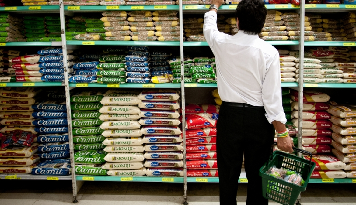 O preço da cesta básica de alimentos caiu em 12 capitais do país no mês de outubro em comparação a setembro
