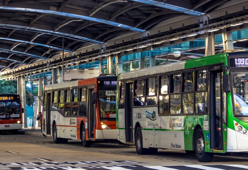 Nove terminais de ônibus da capital paulista foram bloqueados por manifestantes na manhã de hoje (21), de acordo com informações da São
