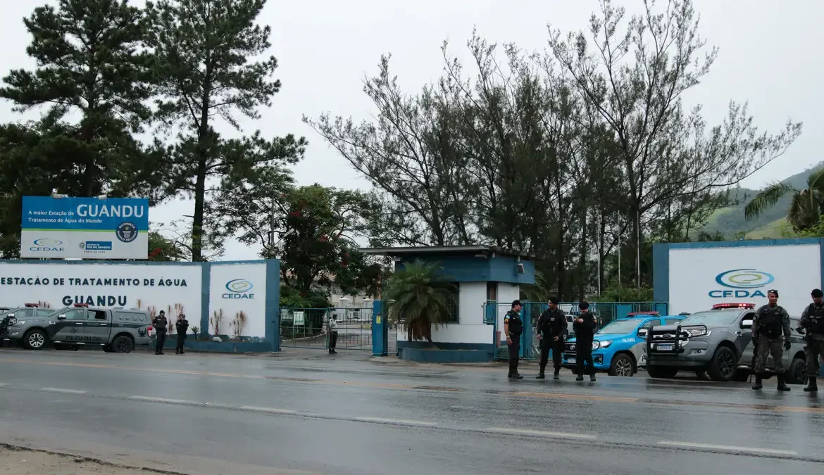 Com alívio do calor, Rio fará manutenção do Sistema Guandu na 5ª feira 1 A Companhia Estadual de Águas e Esgotos do Rio (Cedae) confirmou que fará a manutenção do Sistema Guandu na próxima quinta-feira (30)