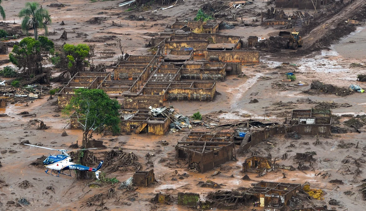 Caso Samarco: dano continuado afeta renda e alimentação, aponta estudo 1 Um estudo realizado em 15 municípios mineiros aponta que a população ainda sofre os efeitos do rompimento da barragem da mineradora