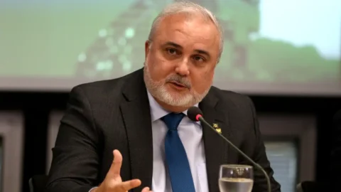 “Presidente Lula jamais pediu para segurar preço”, diz Prates 3 “Presidente Lula jamais pediu para segurar preço”, diz Prates