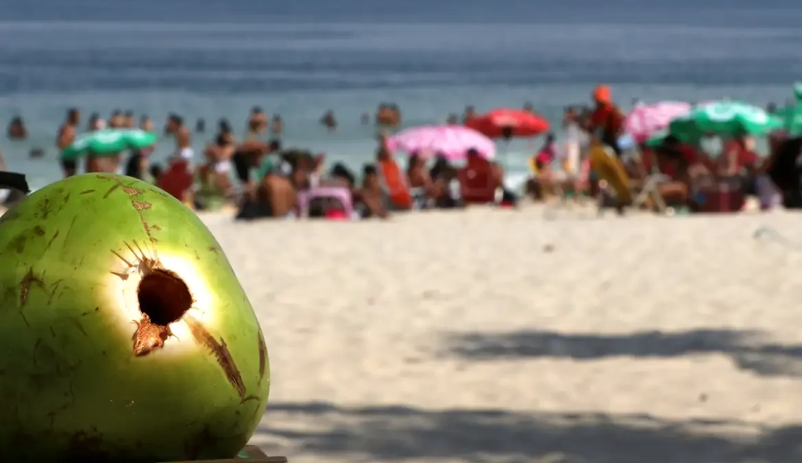 O Rio de Janeiro registrou, às 9h15 desta terça-feira (14), a maior sensação térmica desde 2014, de 58,5 graus Celsius (°C)