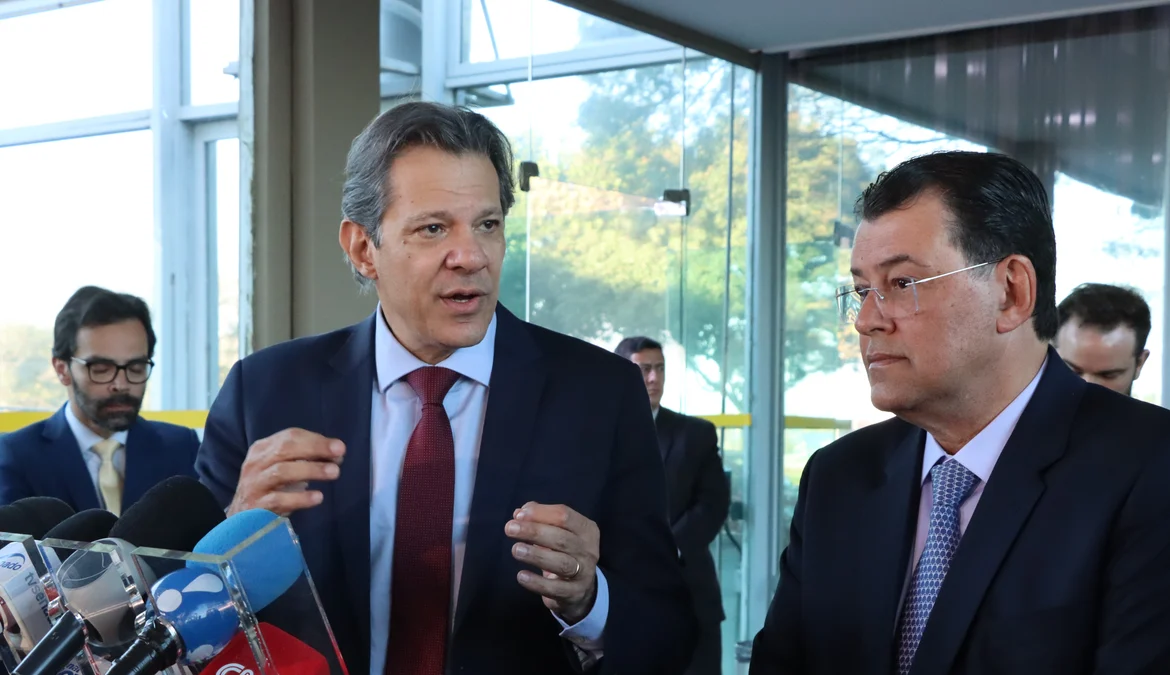 Apesar disso, o ministro garante que, comparativamente, a alíquota-média tende a cair para a maioria dos contribuintes