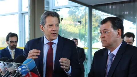 Haddad: novos benefícios tributários elevarão alíquota-padrão do IVA 4 Haddad: novos benefícios tributários elevarão alíquota-padrão do IVA