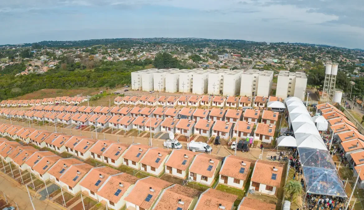 Conselho Curador do FGTS aprova orçamento de R$ 117,65 bi para 2024 1 A quantia foi dividida da seguinte forma: R$ 105,65 bilhões para investimentos em habitação, R$ 6 bilhões para saneamento básico e R$ 6