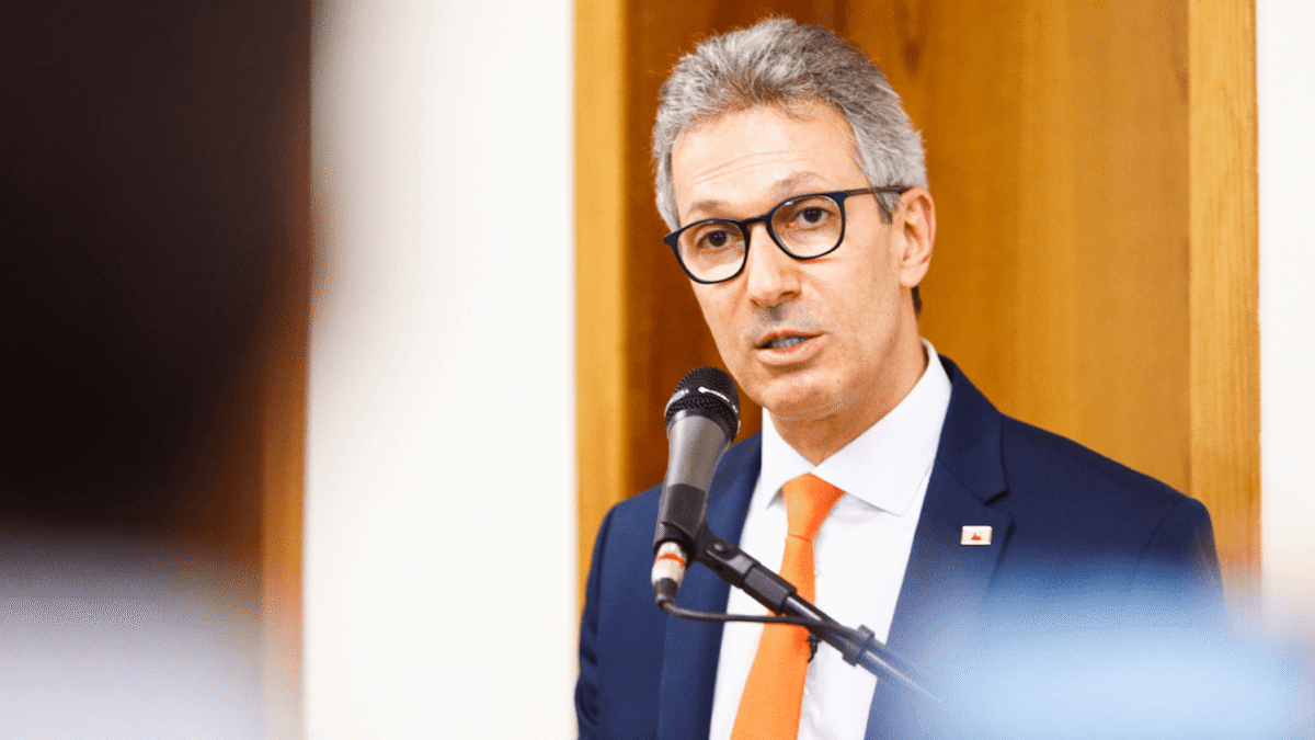 Governo de Minas busca em conjunto com Ministério da Fazenda prorrogar prazo de adesão ao RRF 1 O governador de Minas, Romeu Zema, teve uma agenda extensa em Brasília nesta terça-feira (22/11) para discutir soluções para a dívida