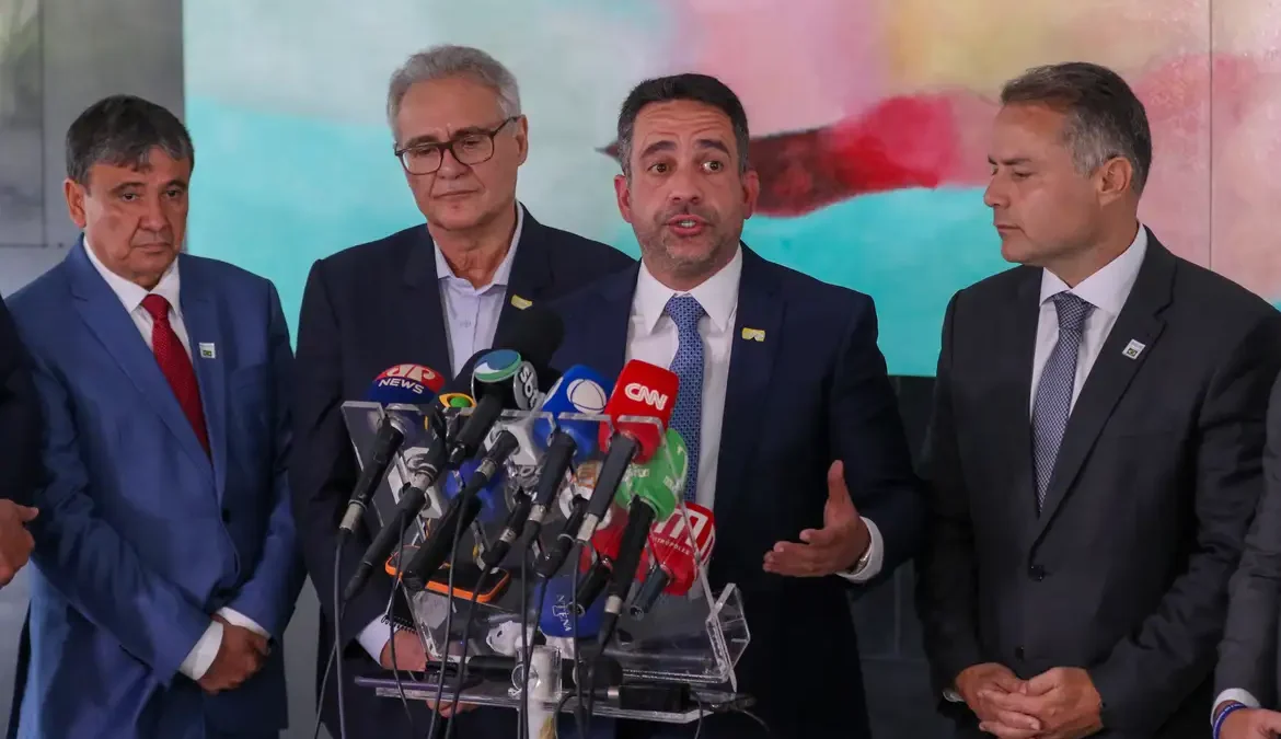 O governo federal pagará um auxílio de R$ 2.640 para cerca de seis mil pescadores e marisqueiras de Alagoas afetados pelo risco de colapso
