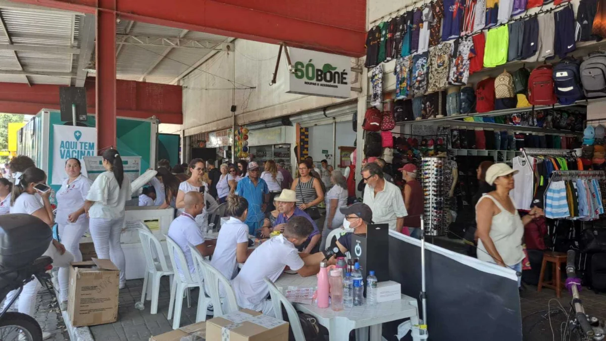 Durante todo o dia de hoje (1º) está acontecendo no Mercado Municipal uma programação especial com palestras, distribuição de material