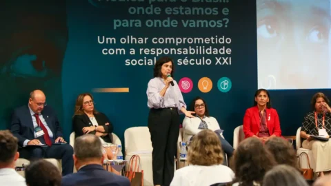 Ministra destaca ética como parte da formação médica de qualidade