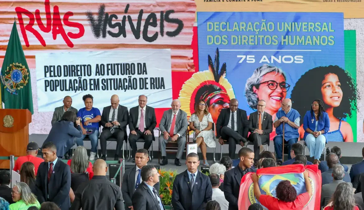 O presidente Luiz Inácio Lula da Silva lançou, nesta segunda-feira (11), o Plano Ruas Visíveis - Pelo Direito ao Futuro da População