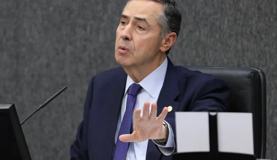 Barroso: STF é tribunal independente e está sempre desagradando alguém 1 O ministro também acrescentou que o Tribunal decide as questões que dividem a sociedade, conforme determinação da Constituição