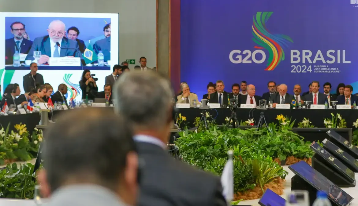 Lula defende taxação internacional para desenvolvimento sustentável 1 O presidente Luiz Inácio Lula da Silva defendeu, nesta quarta-feira (13), a criação de mecanismos de taxação internacional que ajudem