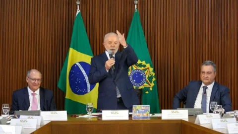 Lula pede que ações do governo sejam agregadas em uma única marca 8 Lula pede que ações do governo sejam agregadas em uma única marca