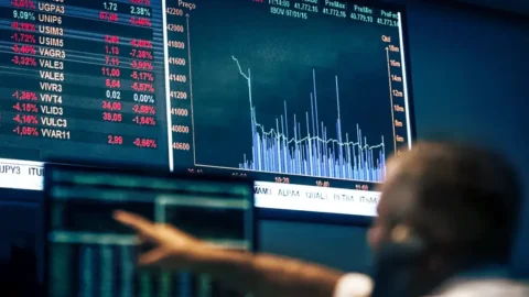 Bolsa supera os 130 mil pontos e bate recorde após decisão do Fed 2 Bolsa supera os 130 mil pontos e bate recorde após decisão do Fed