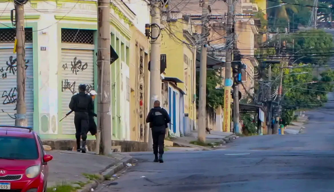 Rio de Janeiro recria Secretaria Estadual de Segurança 1 O governo do Rio de Janeiro sancionou, nesta segunda-feira (18), a lei que recria a Secretaria Estadual de Segurança