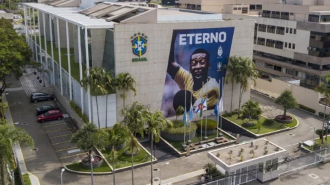 Pelé: 1 ano sem o maior de todos os tempos 3 Pelé: 1 ano sem o maior de todos os tempos