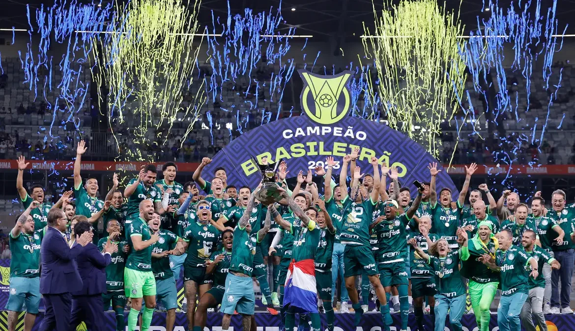 O Palmeiras garantiu o 12º título do Campeonato Brasileiro de sua história após empatar em 1 a 1 com o Cruzeiro, na noite desta