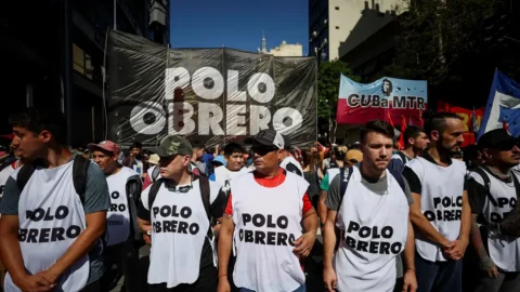 Milei enfrentará oposição na Câmara e no Senado, diz professor da USP