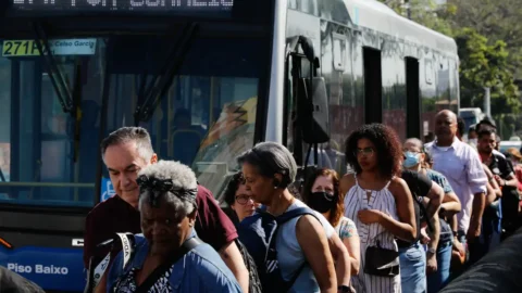 Tarifa Zero em ônibus começou neste domingo na capital paulista 6 Tarifa Zero em ônibus começou neste domingo na capital paulista