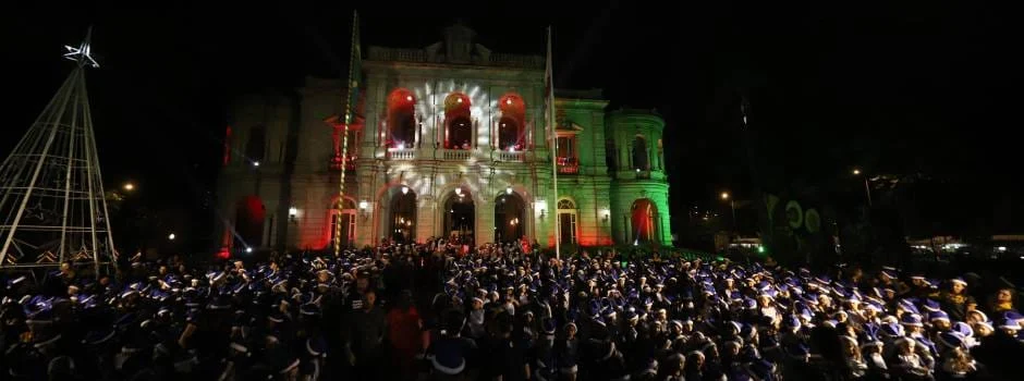 O governador Romeu Zema e o secretário de Estado de Cultura e Turismo, Leônidas Oliveira, lançaram, na noite deste sábado (2/12), o Natal