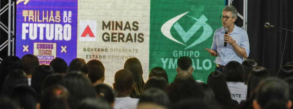 Governo de Minas acompanha desempenho do Trilhas de Futuro em escola do Serro 1 O governador Romeu Zema acompanhou uma aula de curso do Trilhas de Futuro na escola técnica Ymbalo, no Serro, região do Jequitinhonha