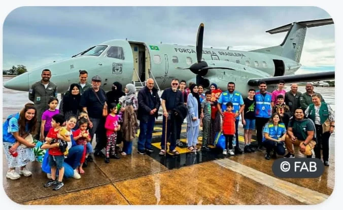 Um grupo de 21 pessoas repatriadas da Faixa de Gaza, na Palestina, chegou no final da manhã desta terça-feira (26) ao Aeroporto