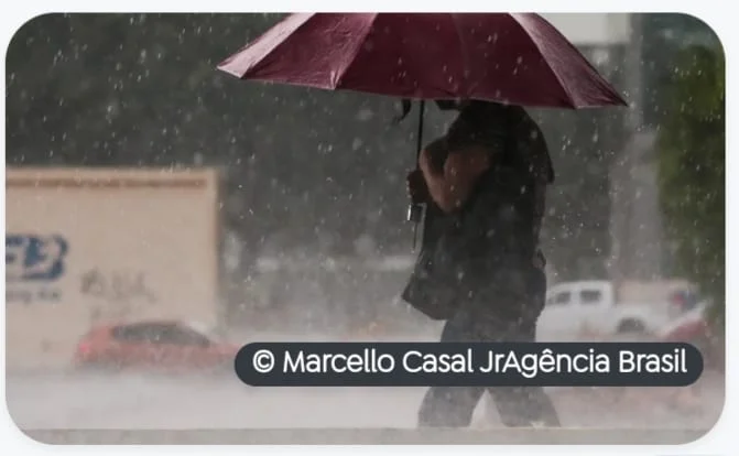 O Instituto Nacional de Meteorologia (Inmet) emitiu um alerta para o risco de fortes chuvas em municípios de três estados