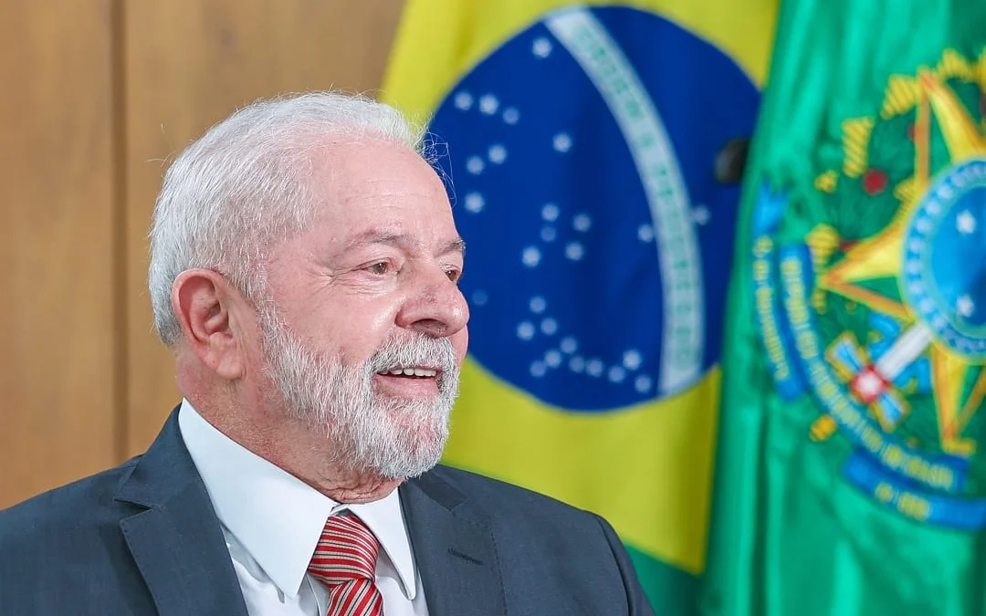 O presidente Luiz Inácio Lula da Silva vai se reunir nesta terça-feira (12) com o governador de Alagoas, Paulo Dantas, e o prefeito