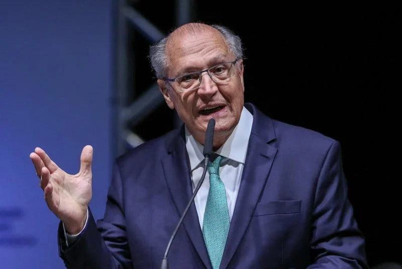 Alckmin projeta crescimento de 12% com reforma tributária 1 O Presidente da República em exercício, Geraldo Alckmin que a reforma tributária poderá fazer a economia brasileira crescer 12% em cerca