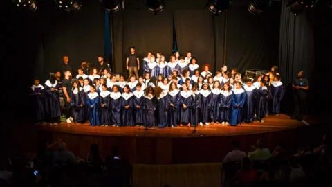 Cantata de Natal emociona plateia do Teatro Atiaia