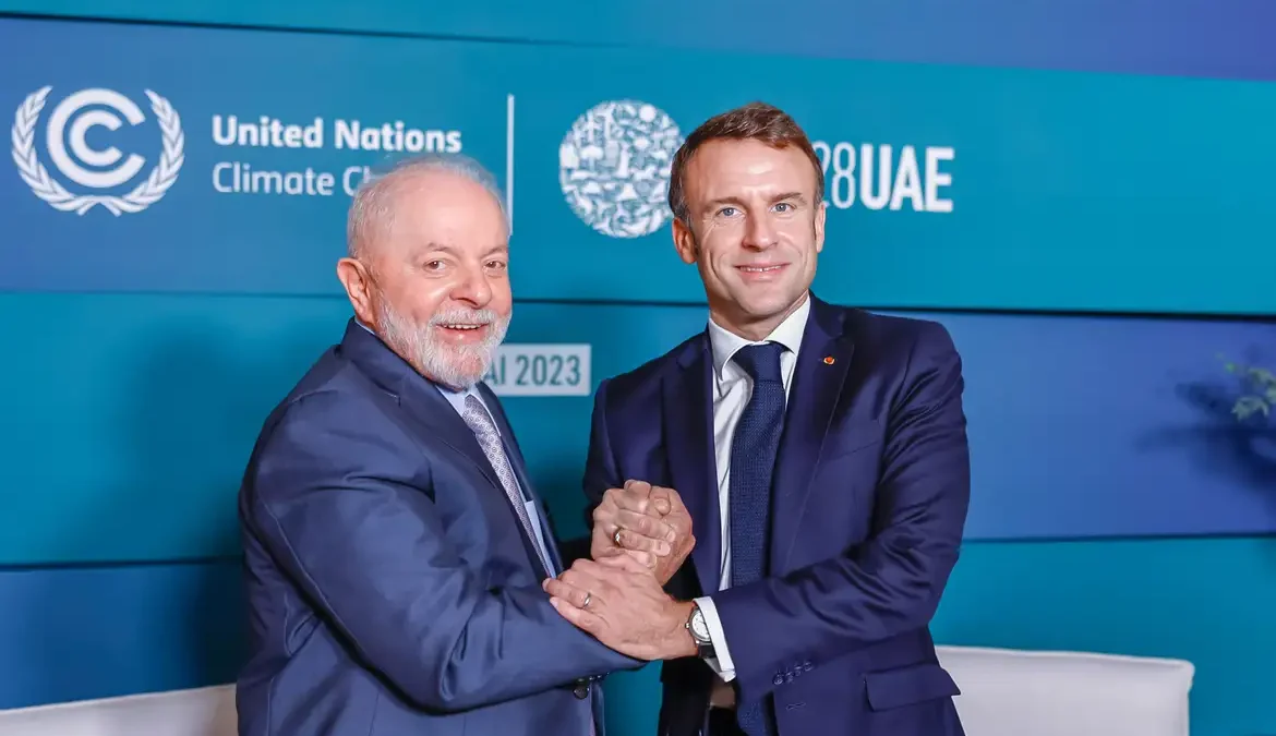 O presidente da França, Emmanuel Macron, afirmou neste sábado (2) que irá repassar 500 milhões de euros – cerca de R$ 2,68 bilhões –