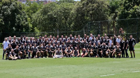 Elenco faz último treino do ano e segue para Salvador 1 Elenco faz último treino do ano e segue para Salvador