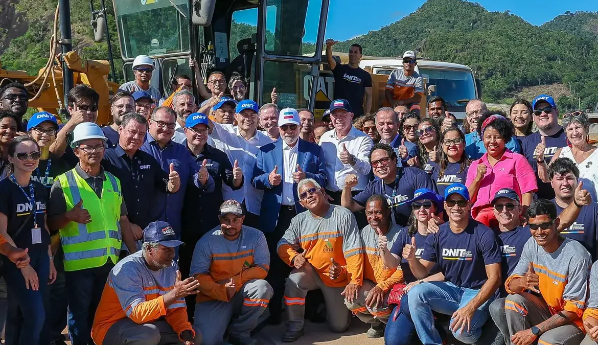 Lula promete momento de tranquilidade e crescimento econômico 1 O presidente da República, Luiz Inácio Lula da Silva, esteve na tarde desta sexta-feira (15) na cidade de Serra (ES)