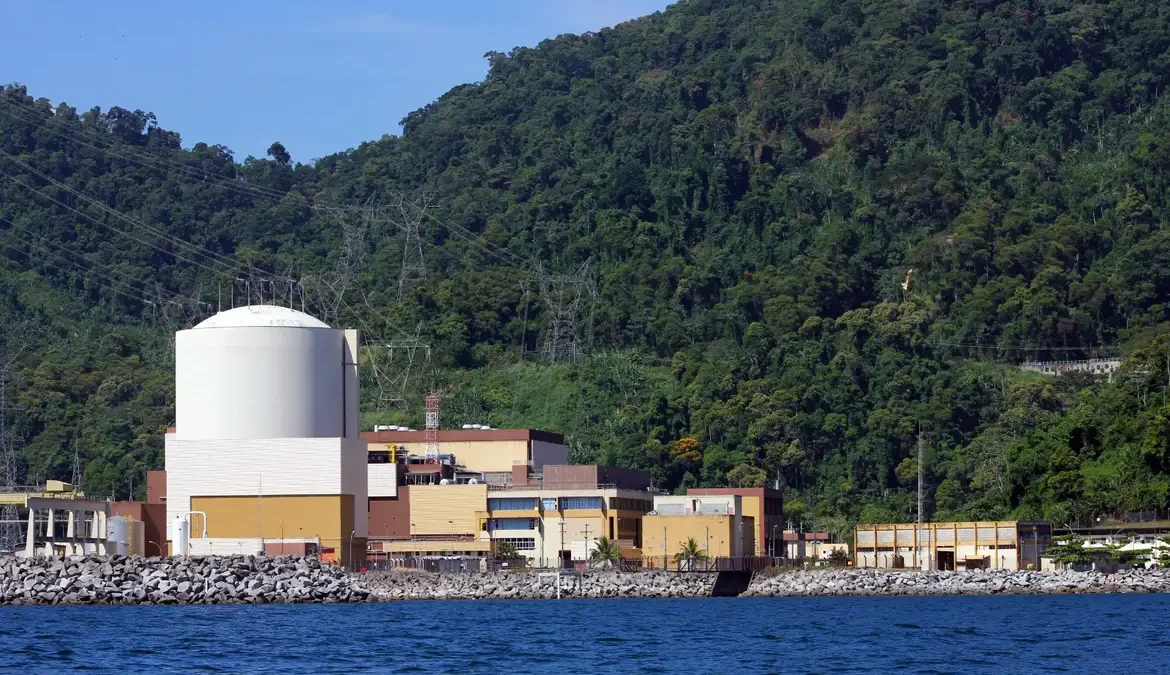 A usina nuclear Angra 1 foi religada nesta sexta-feira (15) ao Sistema Interligado Nacional (SIN)