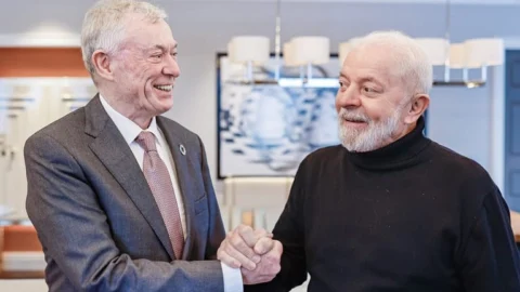 Lula se encontra com ex-presidente do FMI e ex-chanceler da Alemanha