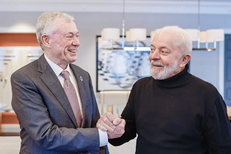 Lula se encontra com ex-presidente do FMI e ex-chanceler da Alemanha 1 No último dia de agenda de trabalho na Alemanha, nesta terça-feira (05/12), o presidente Lula aproveitou um encontro com o ex-chanceler