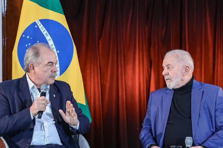 BNDES vai disponibilizar mais de R$ 20 bi para investimentos em indústria e economia verde 1 O presidente do Banco Nacional para o Desenvolvimento (BNDES), Aloizio Mercadante, afirmou, nesta terça-feira (5/12), que o Banco contará