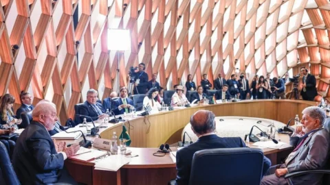 “Juntos somos mais fortes”, diz Lula na Cúpula do Mercosul 1 “Juntos somos mais fortes”, diz Lula na Cúpula do Mercosul