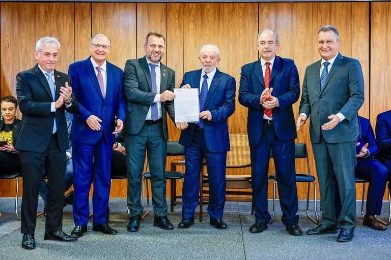 Governo celebra recorde de investimentos via bancos públicos em 2023 1 O resultado supera o total dos quatro anos anteriores