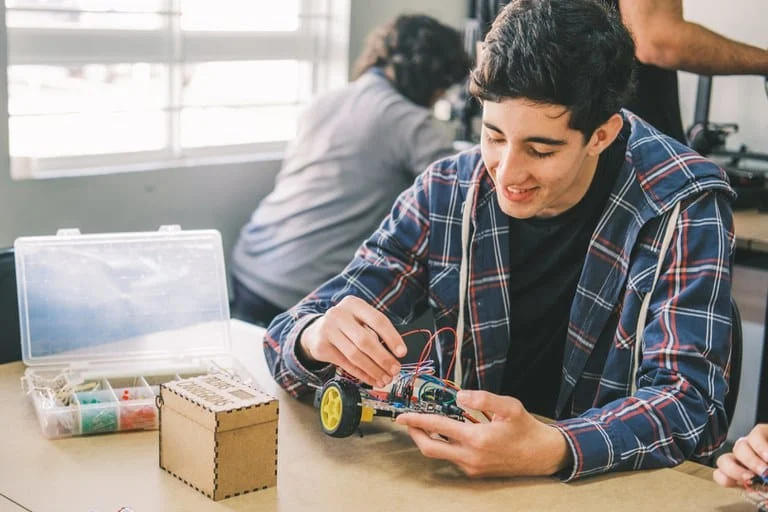 MEC autoriza mais de 60 mil vagas em cursos técnicos 1 Foram autorizadas mais de 60 mil vagas em 19 cursos técnicos de nível médio distintos que serão ofertados na modalidade presencial e