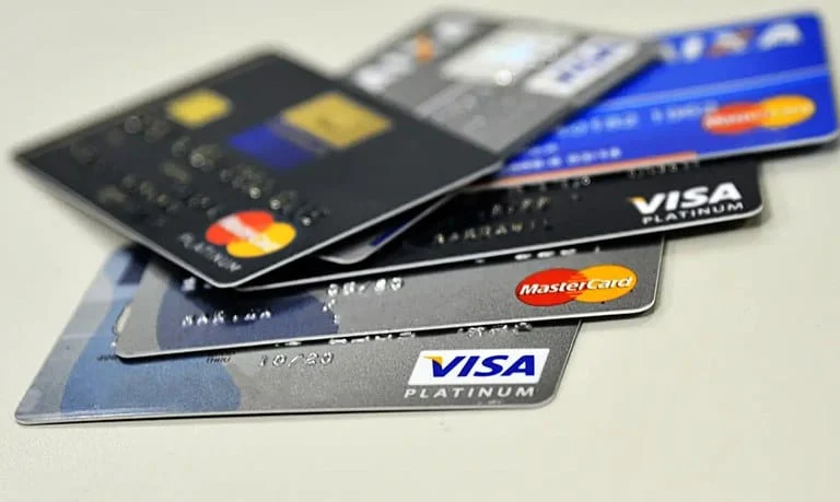Resolução do Banco Central dá mais transparência às faturas do cartão de crédito 1 O propósito é aprimorar a transparência e facilitar o entendimento das informações das faturas de cartão de crédito por parte de seus