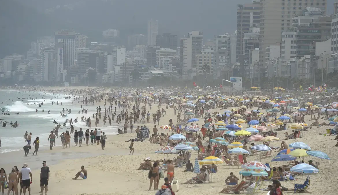Justiça proíbe apreensão sem motivo de crianças e adolescentes no Rio 1 A Justiça do Rio de Janeiro proibiu que a prefeitura e o estado apreendam crianças e adolescentes ou os conduzam à delegacia, apenas