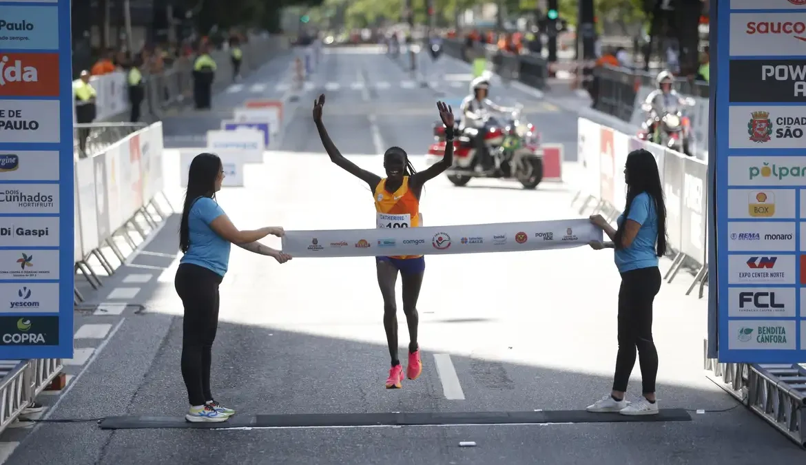 A queniana Catherine Reline Amanang Ole, de 21 anos, foi a vencedora da 98ª edição da Corrida Internacional de São Silvestre