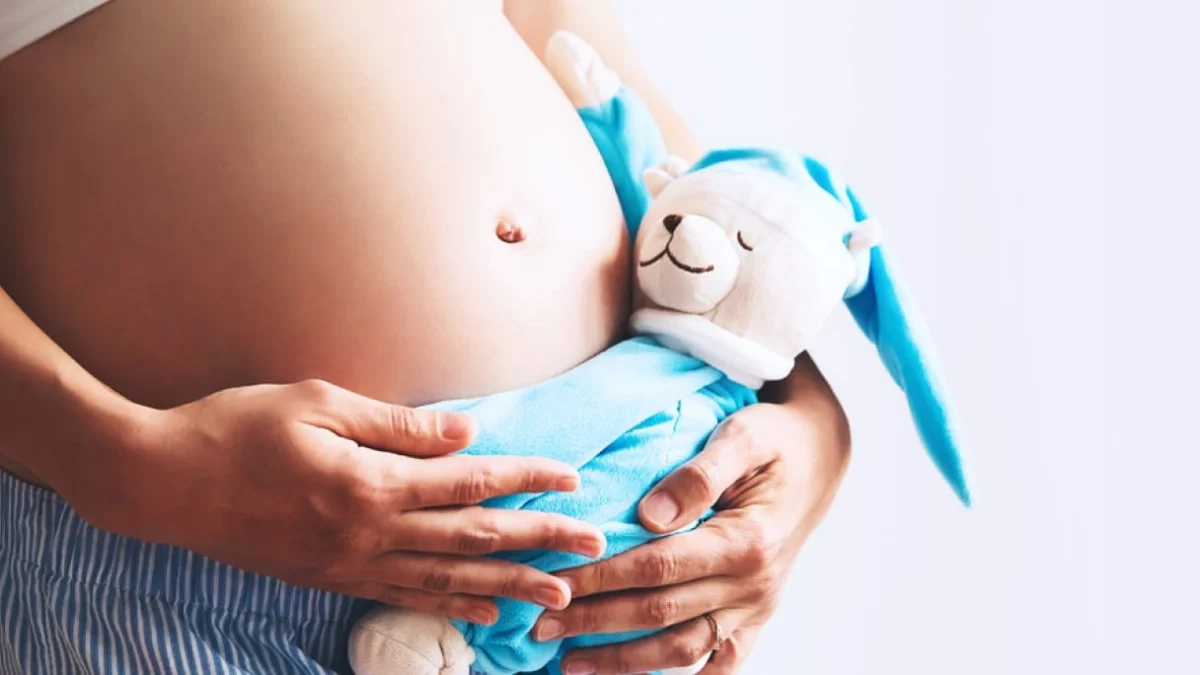 Com os jovens iniciando a vida sexual cada vez mais cedo, há não só os riscos de uma gravidez indesejada como também de contaminação por