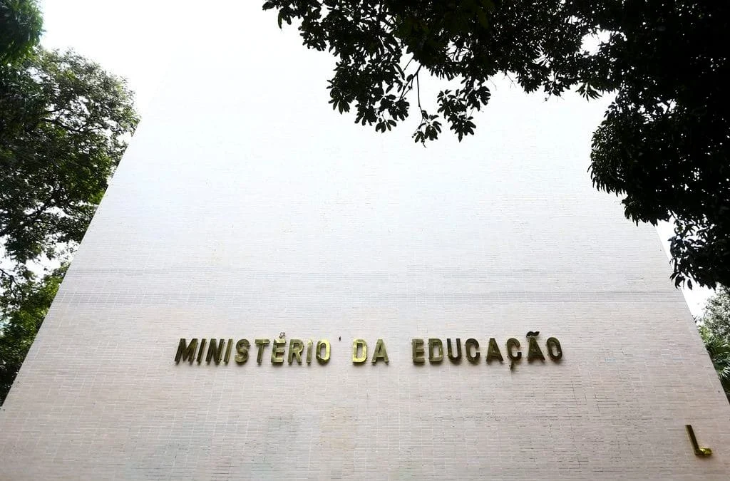 MEC repassa mais R$ 100 milhões às Secretarias de Educação 1 Ao todo, serão beneficiadas mais 12 secretarias de estado de educação e 30 secretarias municipais